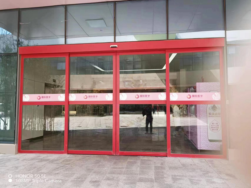 ���̰���